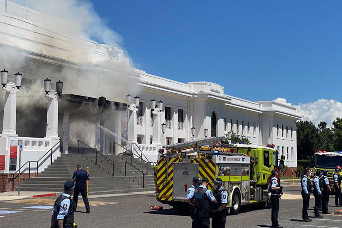 Article image for Chants of ‘let it burn’ as fire breaks out at Old Parliament House in Canberra