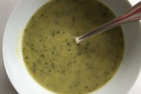 Cooking with Sarah Boorer – Leek & Zucchini soup