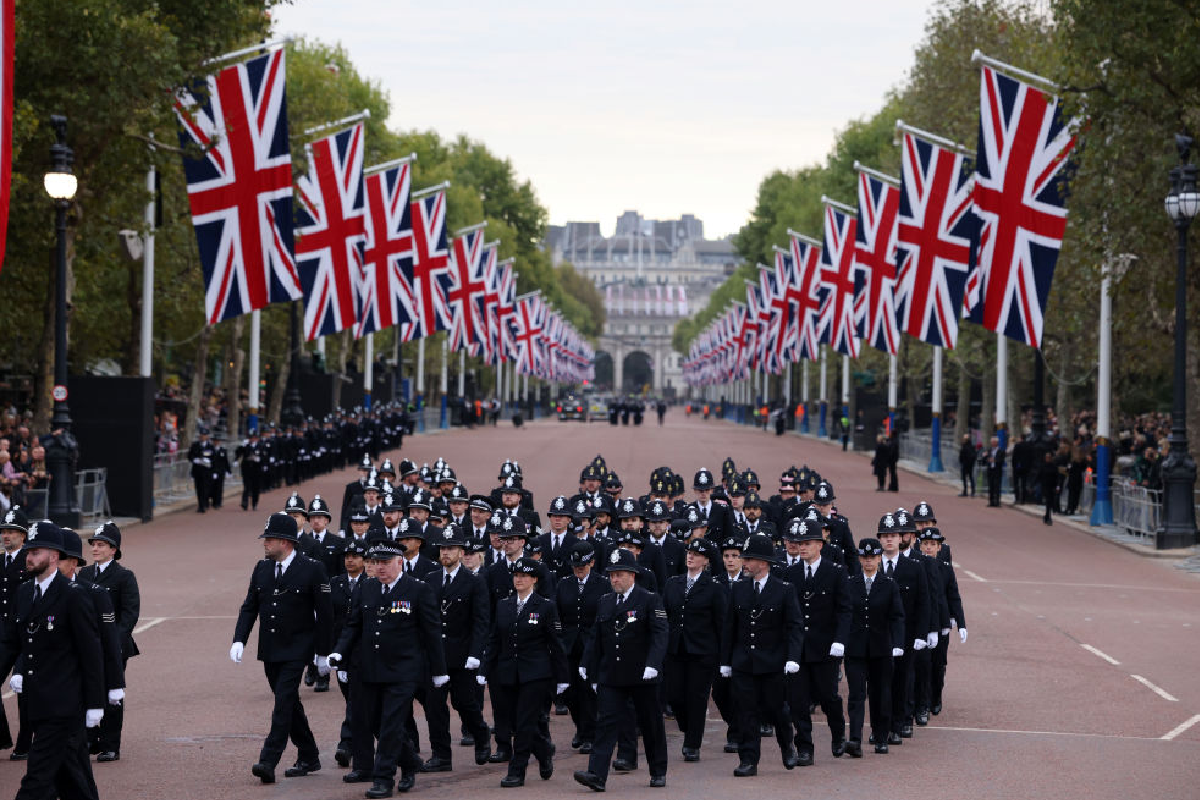 Article image for Brits ‘torn’ between emotions as the world prepares to farewell Queen Elizabeth II