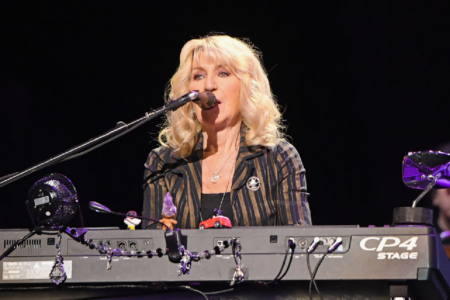 Tributes flow for Fleetwood Mac singer Christine McVie