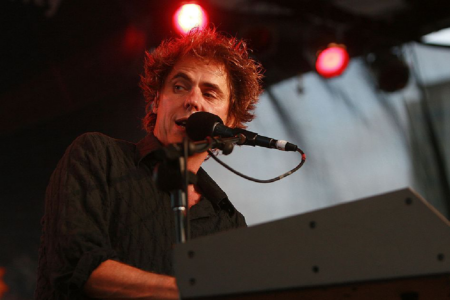 Why Whitlams singer Tim Freedman supports an anti-pokies push for Stafford Bowls Club