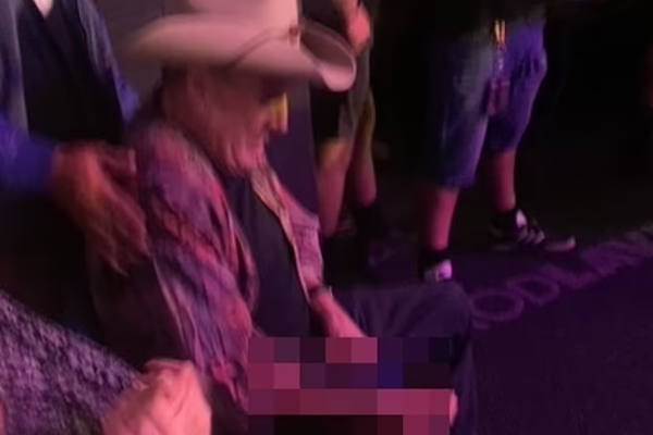 Article image for Molly Meldrum seen exposing himself at another Melbourne concert