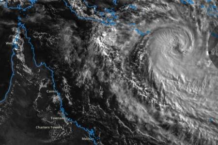 Cyclone Jasper set to intensify off Queensland